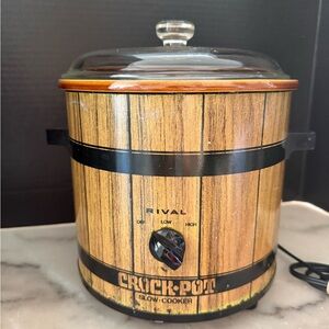 Vintage 1970s Wood Grain Barrel Design Rival Crock-Pot 3.5 Qt Model 3100/2 RARE